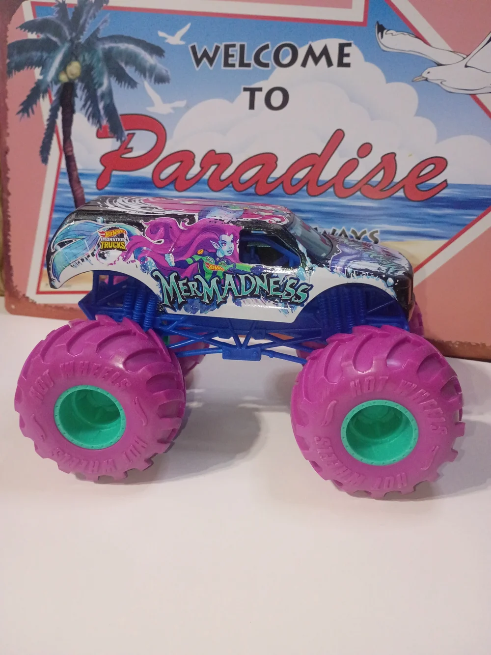 Hot Wheels Monster Jam Mermadness Mermaid Monster Truck 1/24 Scale